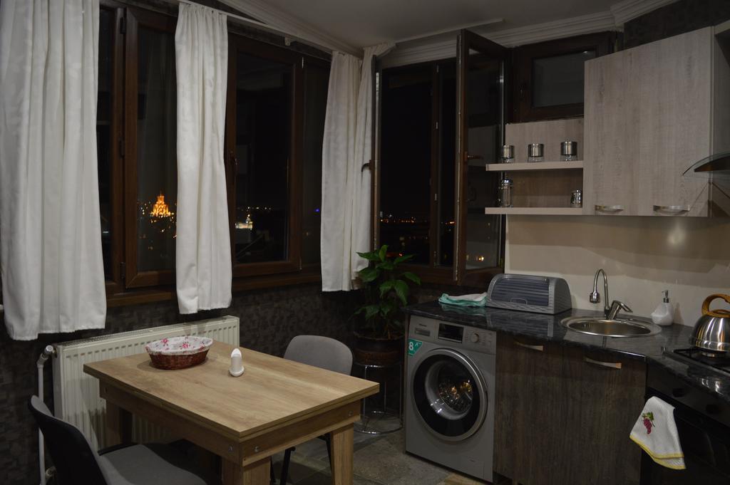 Terasa Mtacminda Appartement Tbilisi Buitenkant foto